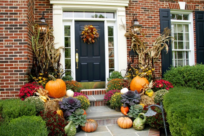 When do people start decorating for fall