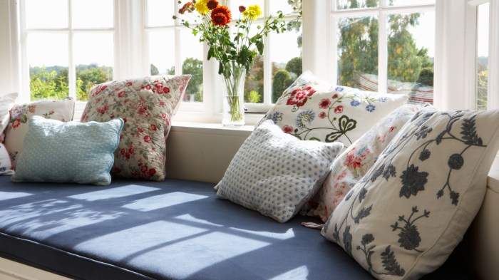 How to decorate your window seat